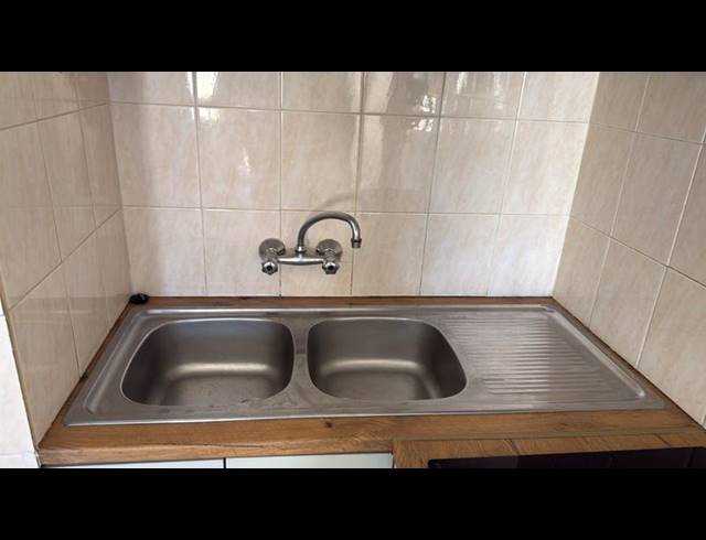 1 BEDROOM PROPERTY TO RENT IN FISH HOEK